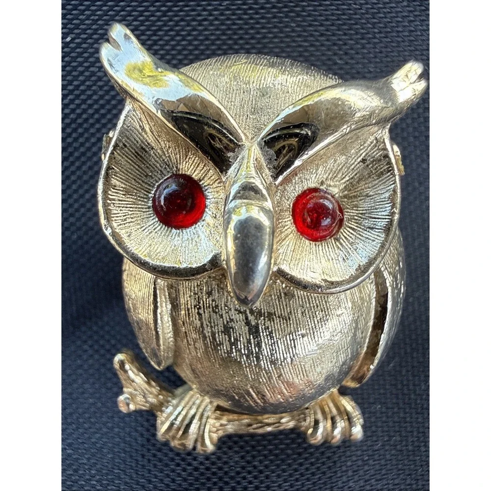 Sarah Coventry Signed Owl Brooch Gold Tone With Red Eyes No Glasses Approx 1.25